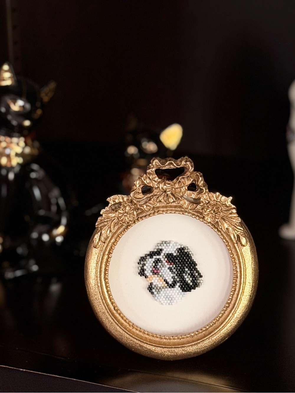 Beaded Shih Tzu Dog Mini Portrait in Gold Frame - Picture 4 of 6